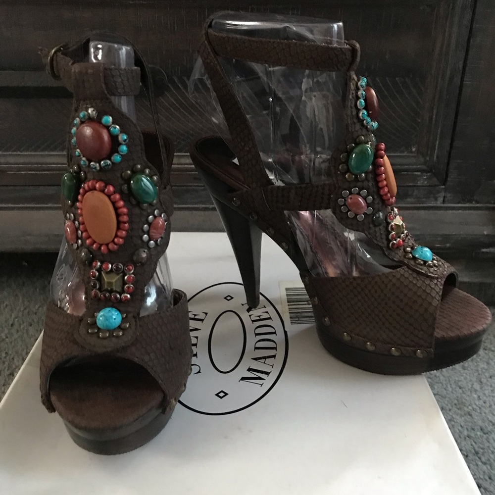 Steve Madden Trezure Crystal beads Heel in brown